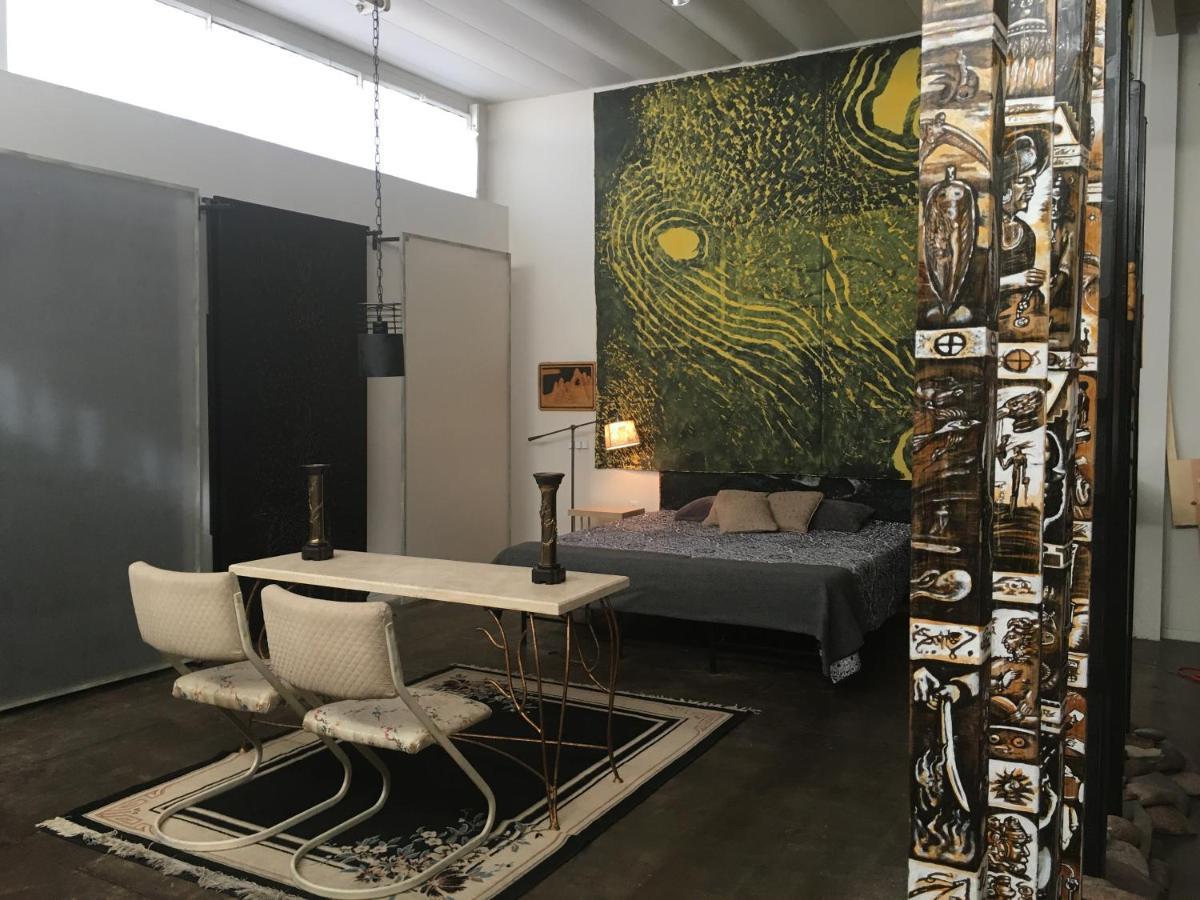 Space Castle: A 1950S Gas Station Transformed Into An Art Themed Wonderland Truth or Consequences Extérieur photo