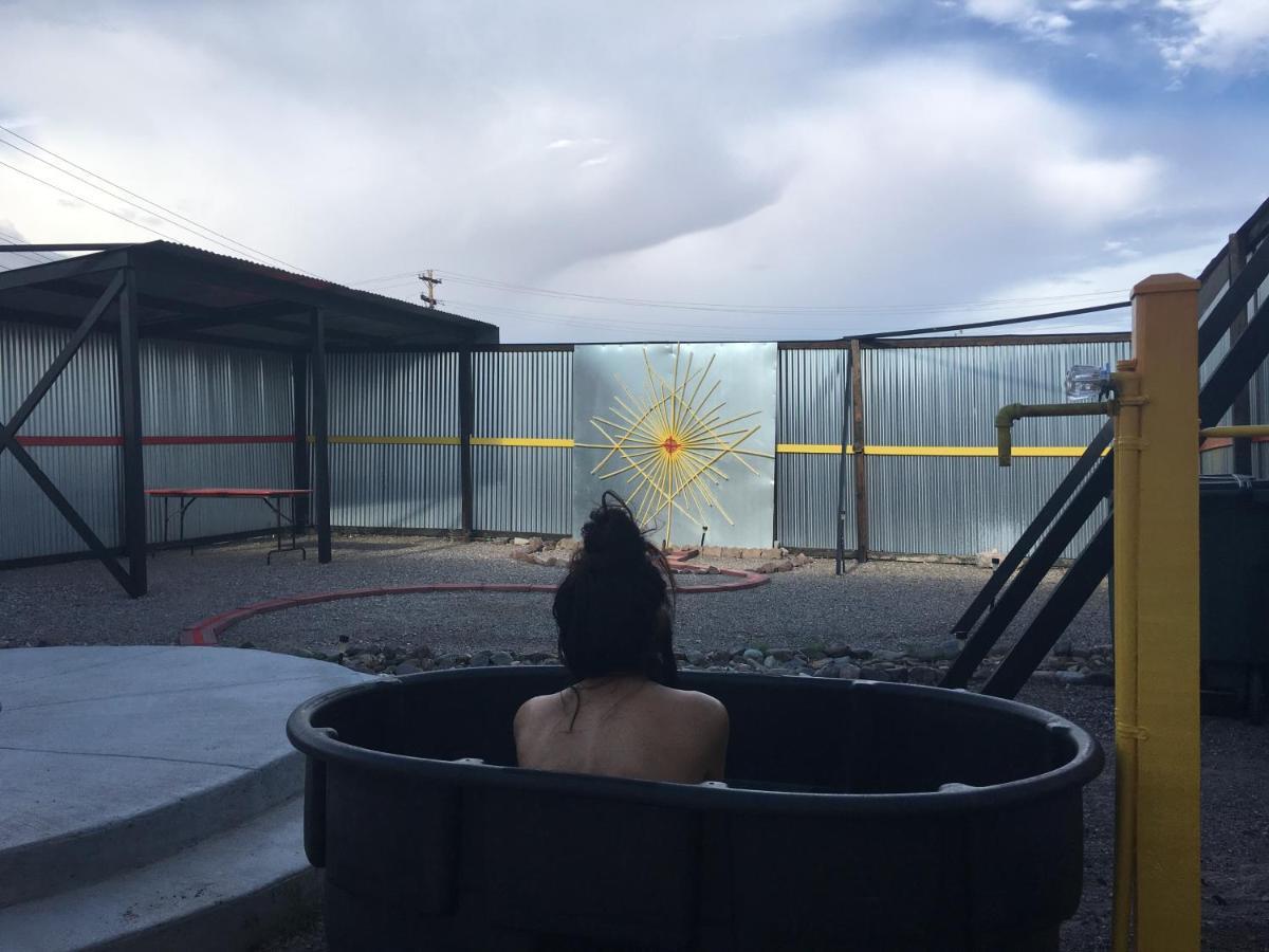 Space Castle: A 1950S Gas Station Transformed Into An Art Themed Wonderland Truth or Consequences Extérieur photo