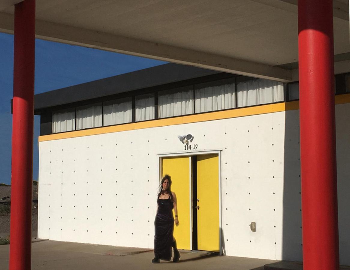 Space Castle: A 1950S Gas Station Transformed Into An Art Themed Wonderland Truth or Consequences Extérieur photo