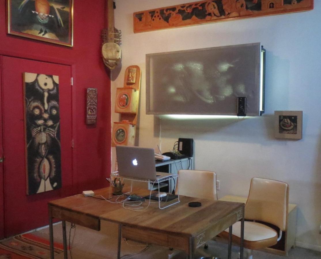 Space Castle: A 1950S Gas Station Transformed Into An Art Themed Wonderland Truth or Consequences Extérieur photo