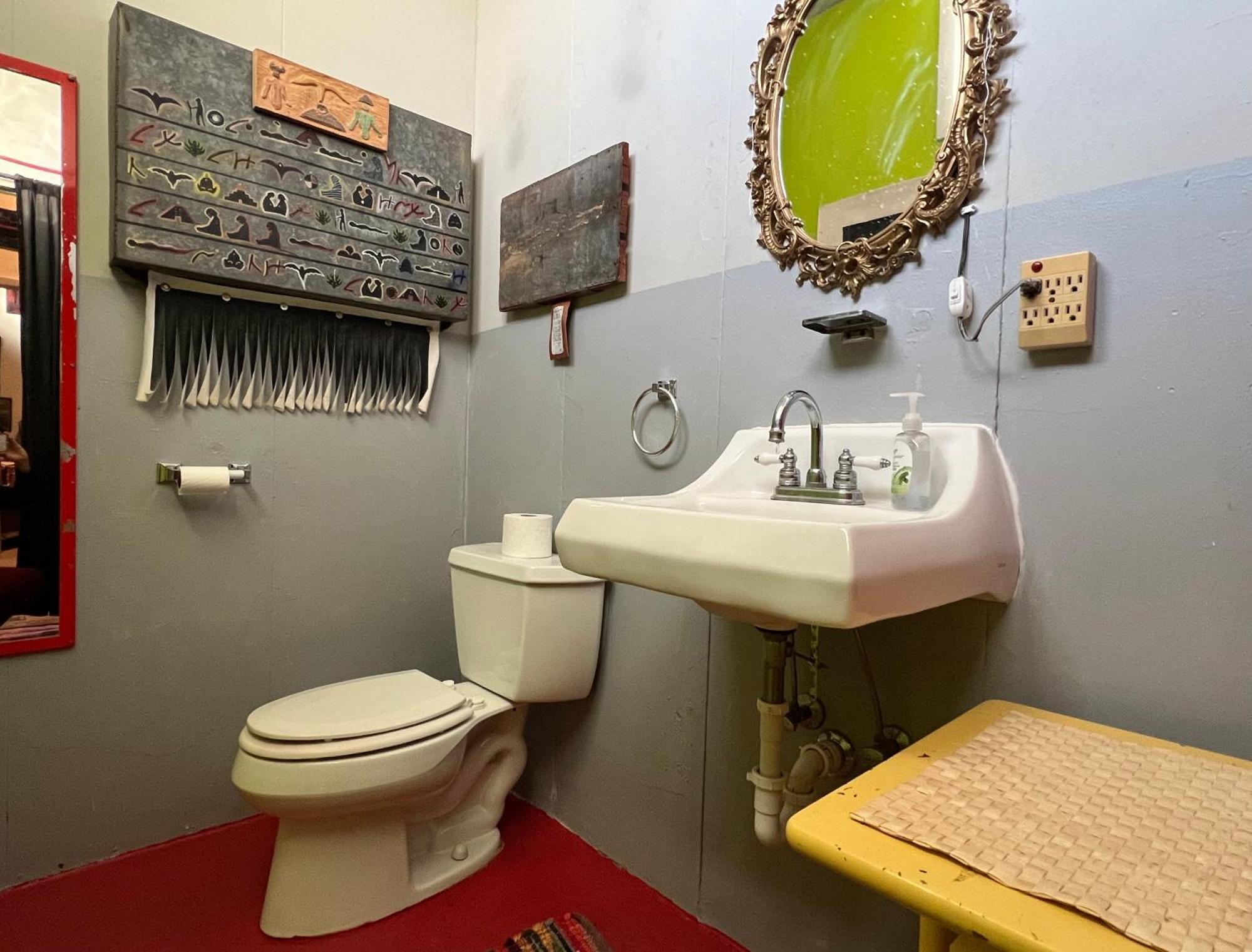 Space Castle: A 1950S Gas Station Transformed Into An Art Themed Wonderland Truth or Consequences Extérieur photo